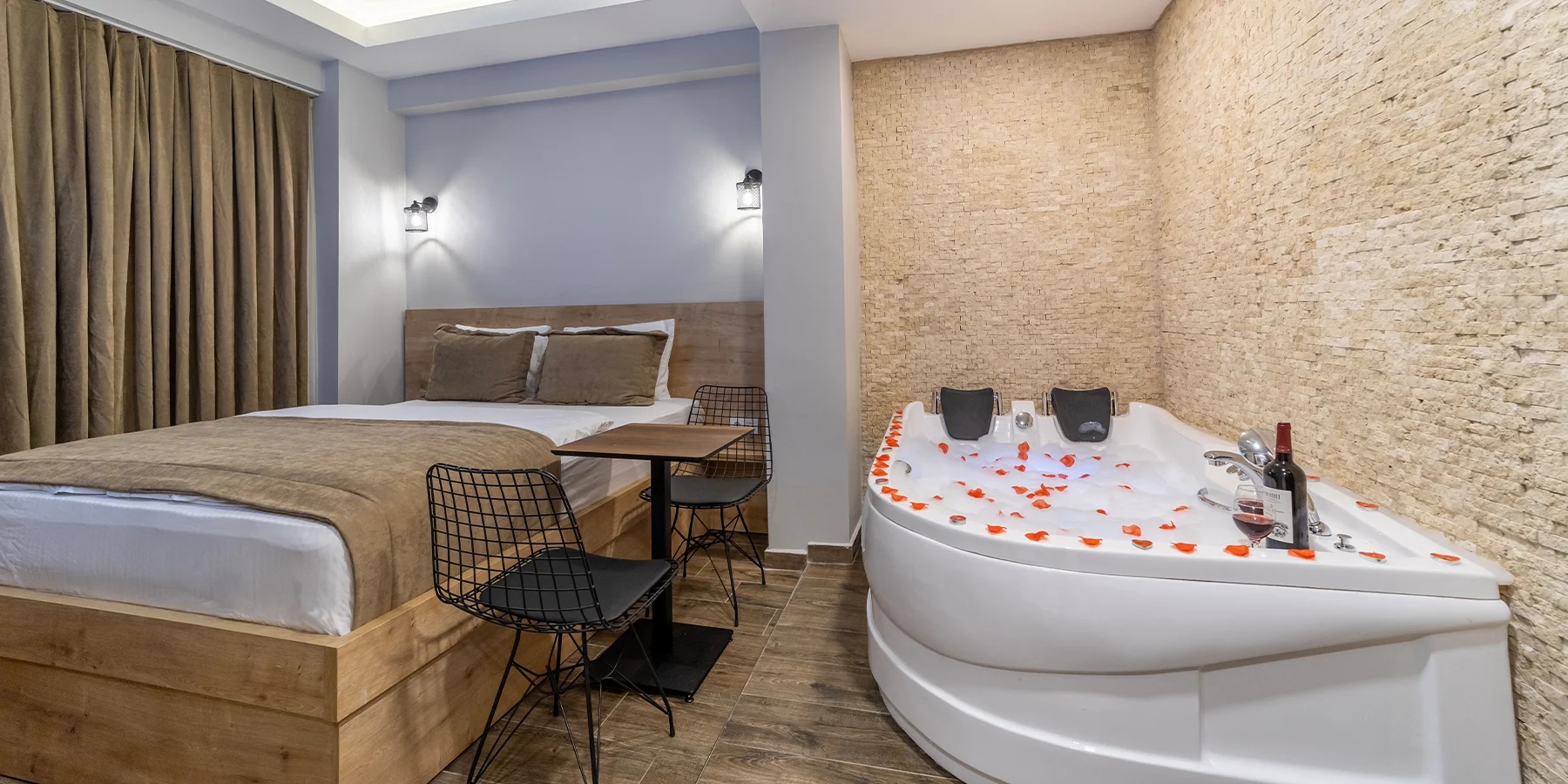 Bakırköy'de Lüksün Adı: Jakuzili Oda Keyfi!